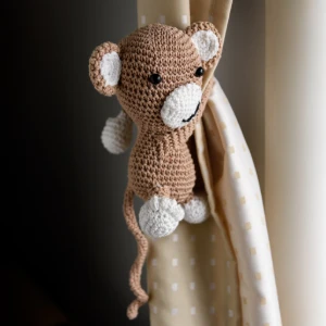 Prendedor de Cortina Macaco em Amigurumi