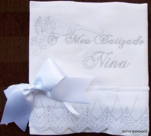 Toalha para Batizado Bordada com Guipir