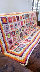 Manta em Crochê Multicolorida - Artesanato e Personalizados