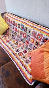 Manta em Crochê Multicolorida - Artesanato e Personalizados