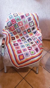 Manta em Crochê Multicolorida - Artesanato e Personalizados