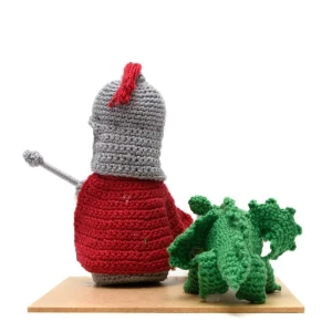 São Jorge e o dragão em amigurumi - Artesanato e Personalizados