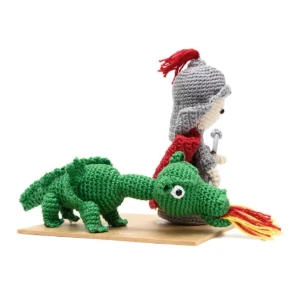 São Jorge e o dragão em amigurumi - Artesanato e Personalizados