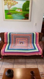 Manta em Crochê Multicolorida - Artesanato e Personalizados