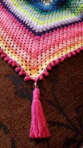 Manta em Crochê Multicolorida - Artesanato e Personalizados