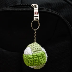 Chaveiro Bola em Amigurumi - Artesanato e Personalizados