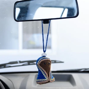 Mini Nossa Senhora Aparecida para Retrovisor em Amigurumi - Artesanato e Personalizados