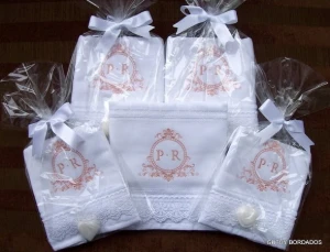 Toalha de Lavabo com Monograma e Guipir para Casamento