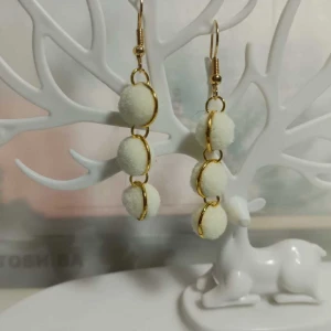 Brincos Artesanais de Pompom - Artesanato e Personalizados