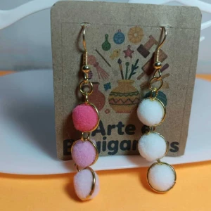 Brincos Artesanais de Pompom - Artesanato e Personalizados