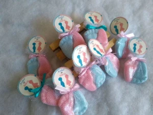 Par de pezinhos de bebê em sabonete - Artesanato e Personalizados