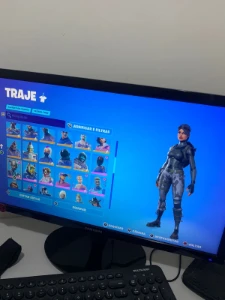 Conta Fortnite Com Cavaleiro Negro E Varias Skins Antigas/Sa