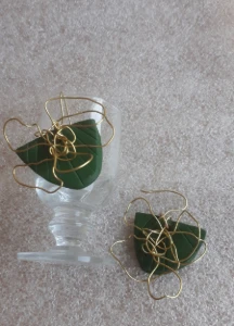 Brincos Arabesco em Polimerclay Verde e Latão - Artesanato e Personalizados