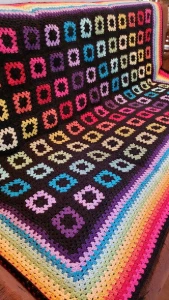 Manta Multicolorida em Crochê - Artesanato e Personalizados