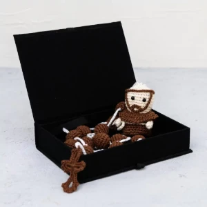Terço São Francisco de Assis em Amigurumi - Artesanato e Personalizados