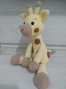 Amigurumi Girafa Dengosa - Artesanato e Personalizados