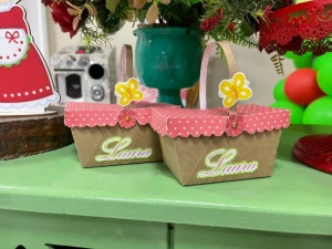 Cestinha Floral Personalizada com Aplique 3D - Artesanato e Personalizados