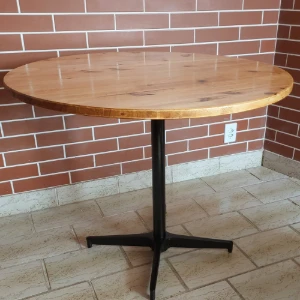 Mesa de jantar redonda em pinus e ferro 90 cm - Artesanato e Personalizados