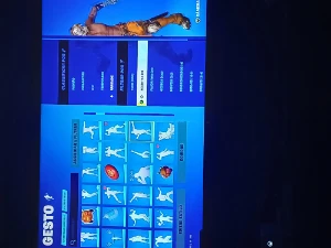 Conta de Fortnite com 245 (Incluindo Raras)