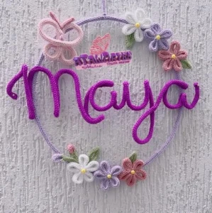 Porta Maternidade Guirlanda Flores e Borboleta em Tricotin - Artesanato e Personalizados