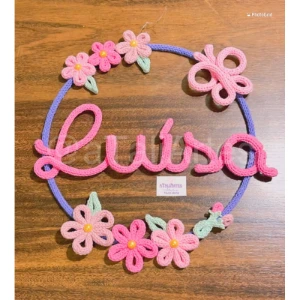 Guirlanda Flores e Borboleta em Tricotin - Artesanato e Personalizados