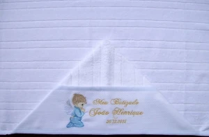 Toalha Aveludada com Capuz para Batizado Personalizada