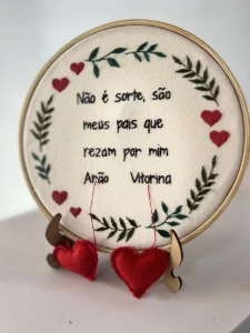 Presente católico - bordado em bastidor - Artesanato e Personalizados