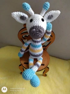 Amigurumi Girafinha Listrada - Artesanato e Personalizados
