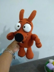 Cachorrinho Linguiça Amigurumi