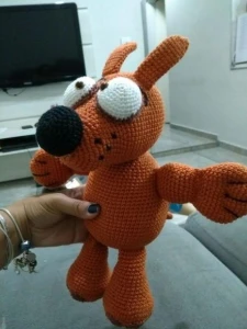 Cachorrinho Linguiça Amigurumi - Artesanato e Personalizados