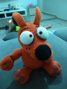 Cachorrinho Linguiça Amigurumi - Artesanato e Personalizados