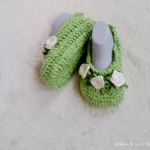 Kit Sapatinho Verde e Faixa com Flores - Artesanato e Personalizados