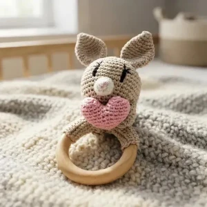 Mordedor Coelho Rosa Coração Amigurumi - Artesanato e Personalizados