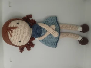 Boneca Amigurumi Luna - Artesanato e Personalizados