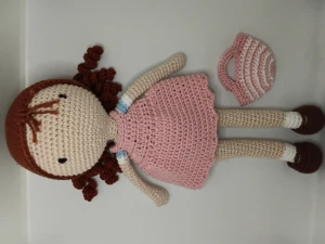 Boneca Amigurumi Luna - Artesanato e Personalizados