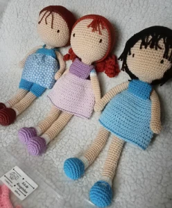 Boneca Amigurumi Luna - Artesanato e Personalizados