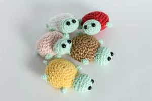 Coleção 5 Mini Tartarugas em Amigurumi - Artesanato e Personalizados