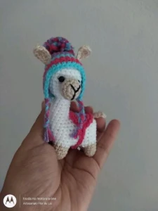 Chaveiro de crochê Lhama - Artesanato e Personalizados