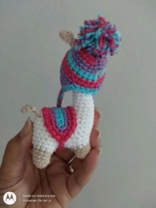 Chaveiro de crochê Lhama - Artesanato e Personalizados