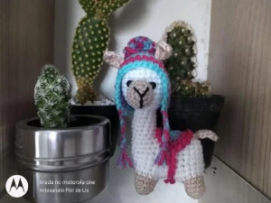 Chaveiro de crochê Lhama - Artesanato e Personalizados