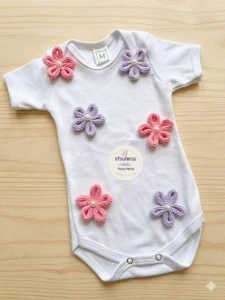 Body com Flores de Tricotin Personalizado - Artesanato e Personalizados