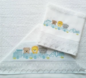 Kit Bebê com Toalha de Capuz, Toalha de Boca e Manta - Artesanato e Personalizados