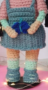 Boneca Bu Encantadora de Borboletas Amigurumi - Artesanato e Personalizados