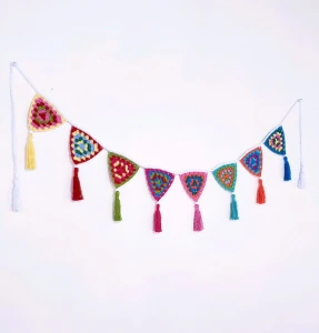 Varal de Bandeirinhas em Crochê - Artesanato e Personalizados