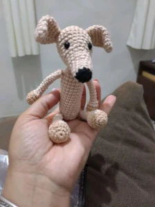 Mini Pet Galgo/Wippet - Amigurumi de crochê - Artesanato e Personalizados