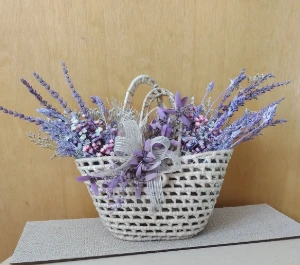Sacolinha com buque de lavandas desidratadas - Artesanato e Personalizados