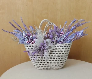 Sacolinha com buque de lavandas desidratadas - Artesanato e Personalizados