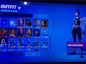 Conta Fortnite com muitas skins, picaretas, para-quedas