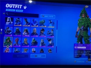 Conta Fortnite com muitas skins, picaretas, para-quedas