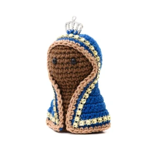 Mini Nossa Senhora Aparecida em amigurumi - Artesanato e Personalizados